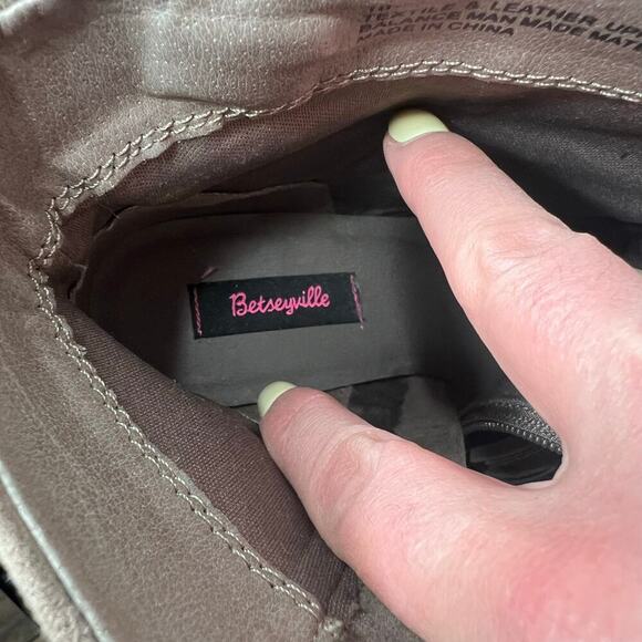 Betseyville by Betsey Johnson Leather Fringe Ankle Boots Sz 10 Western Festival - Picture 8 of 11